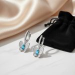 ⁦حلق فراشة زرقاء فضة أصلية 925 بتصميم أنثوي راقٍ⁩ - الصورة ⁦4⁩