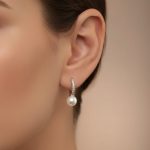 ⁦حلق لؤلؤ ومويسانايت فضة 925 بتصميم فاخر⁩ - الصورة ⁦2⁩