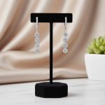 ⁦حلق فضة 925 بتصميم زهرة متدلية مرصع بالزركون اللامع⁩ - الصورة ⁦3⁩