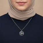 ⁦قلادة فضة 925 بتصميم شجرة الحياة المرصعة بالزركون الملون اللامع⁩ - الصورة ⁦2⁩