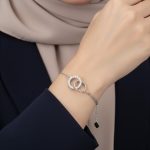 ⁦اسورة فضة 925 بتصميم دائرتين متداخلتين وقلب⁩ - الصورة ⁦2⁩