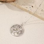 ⁦قلادة فضة بتصميم شجرة الحياة المرصعة بالزركون الملون اللامع⁩ - الصورة ⁦3⁩