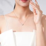 ⁦سلسلة فراشة فضة مميزة مرصعة بالزركون⁩ - الصورة ⁦2⁩